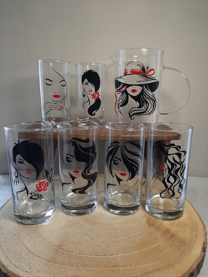Cadeau original — Service pichet et 6 verres peints à la main « Femmes Glamour » portraits noirs et rouges – Image 2
