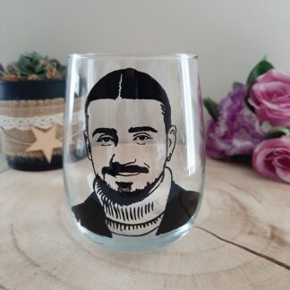 Verre décoré à la main portrait Pierre Garnier chanteur artisanat Vendée