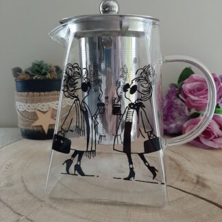 Théière en verre avec infuseur inox et décor de deux femmes discutant peint à la main en noir