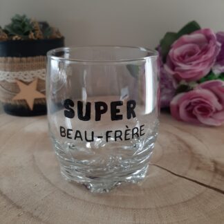 Verre à whisky transparent avec inscription noire Super Beau-Frère peinte à la main.