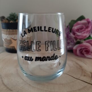 Verre transparent galbé avec inscription noire "LA MEILLEURE BELLE FILLE au monde" peinte à la main.