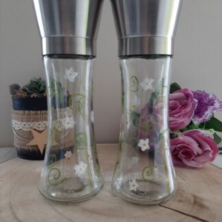 Duo de moulins sel et poivre peints à la main fleurs blanches, idée cadeau cuisine original.