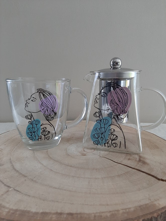 Service à thé original avec théière de 550ml et tasse décorées d'un visage de femme et fleurs, fait main.