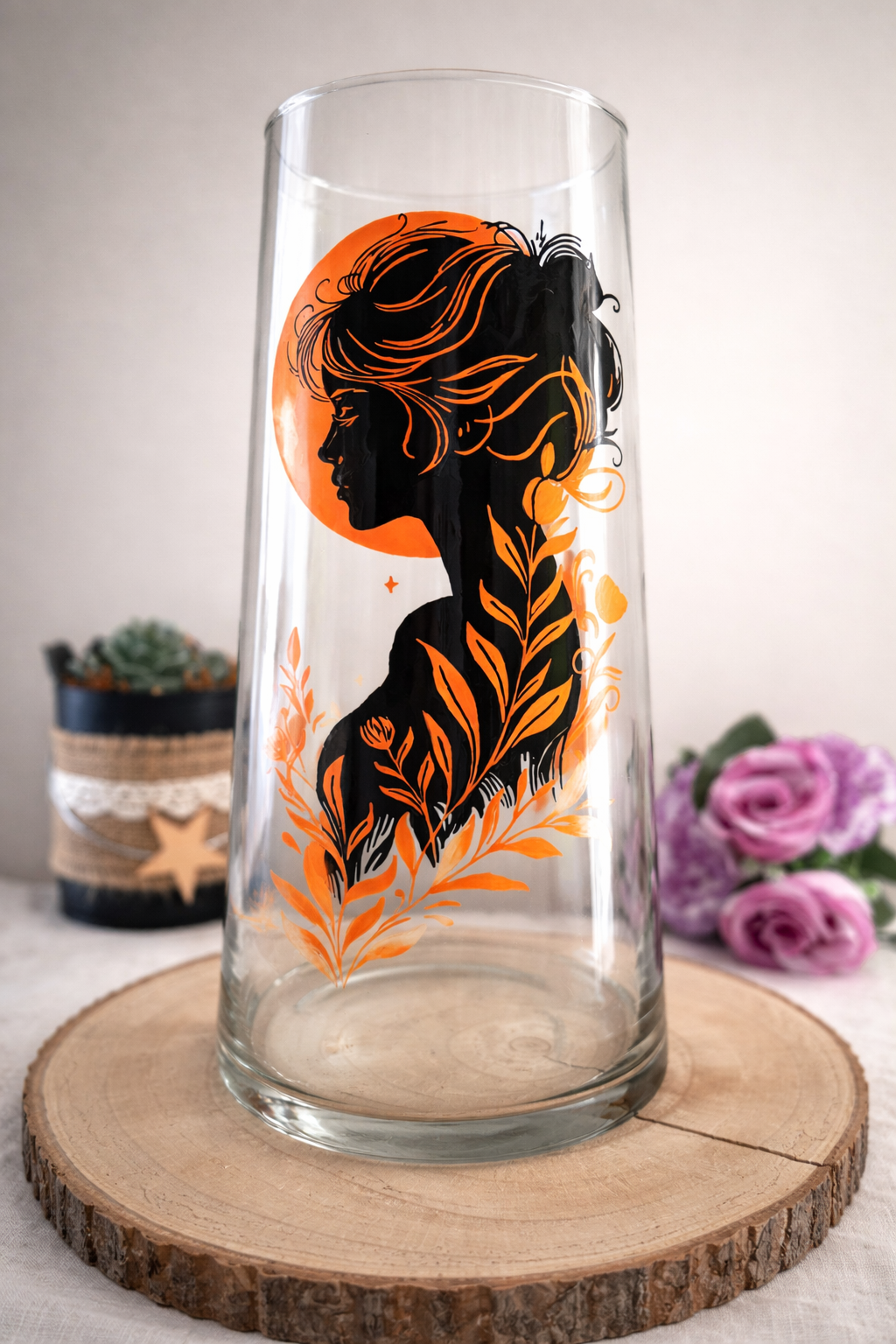 Vase cylindrique silhouette femme orange peint main
