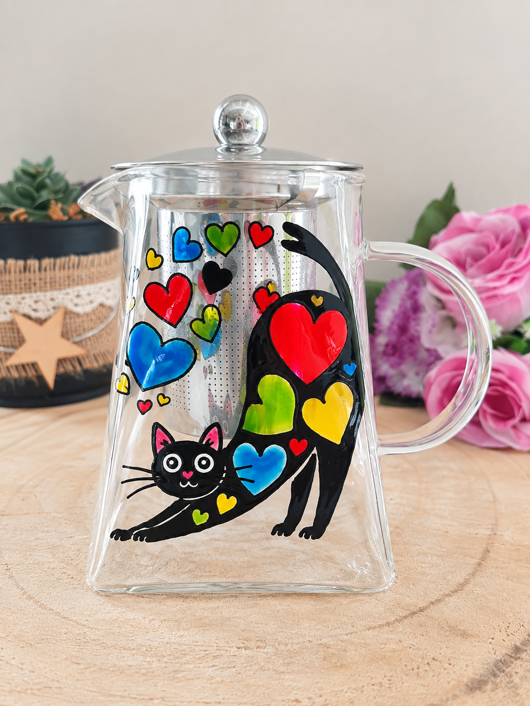 Théière en verre peinte à la main avec chat noir et cœurs multicolores, Vendée